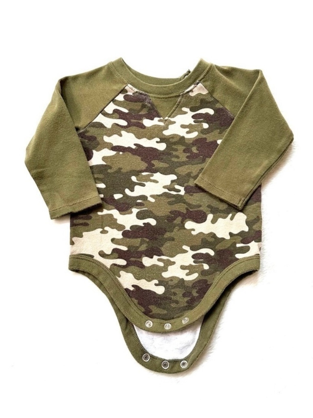 ⭐️ 5 for $25 Garanimals Cotton Camo Print Long Sleeve Baby Onesie Size 12 Months